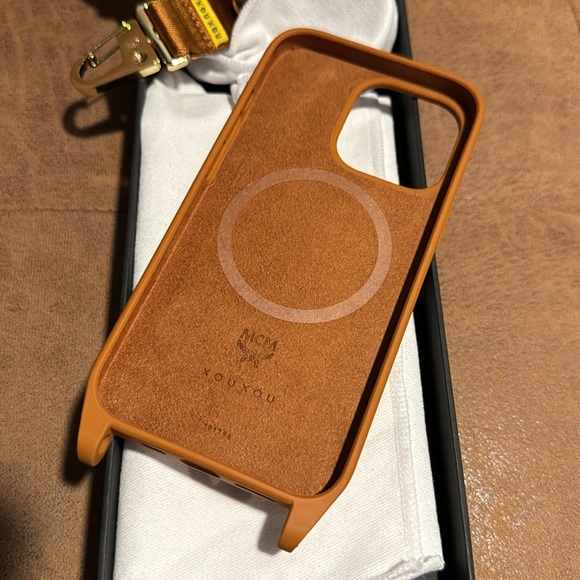 MCM x XouXou Phone Necklace - iPhone 13Pro - Picture 6 of 7